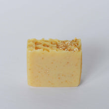 Charger l&#39;image dans la galerie, Oatmeal Honey Natural Beeswax Soap
